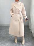 Manteau de laine à deux seins avec un collier asymétrique