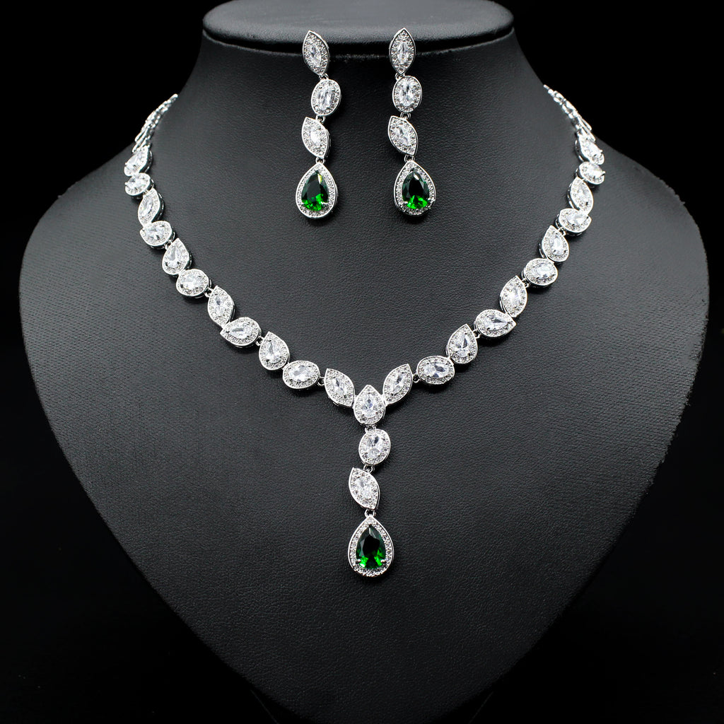 Couleur Zircon Collier Boucles d'oreilles Chaîne de clavicule Robe de mariage de luxe noble femme Trois p