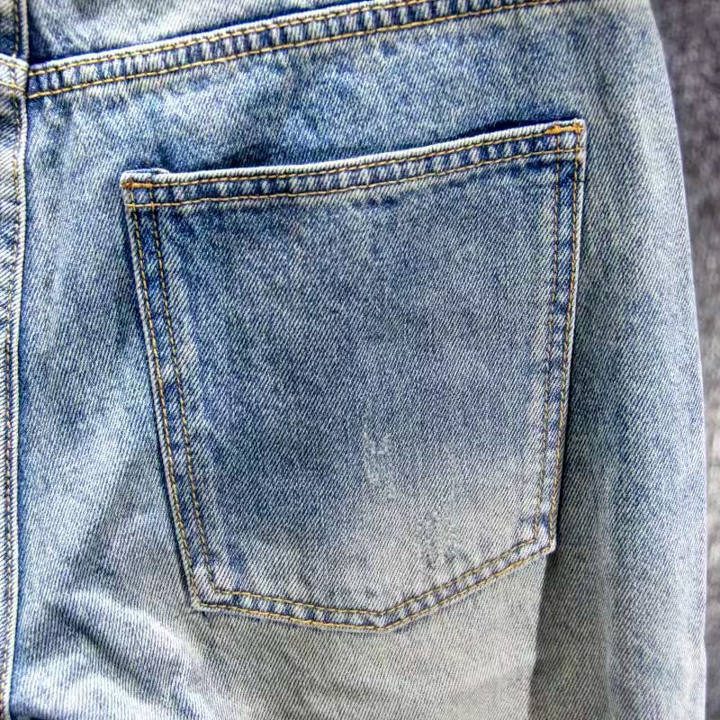 Short en denim brodé pour hommes