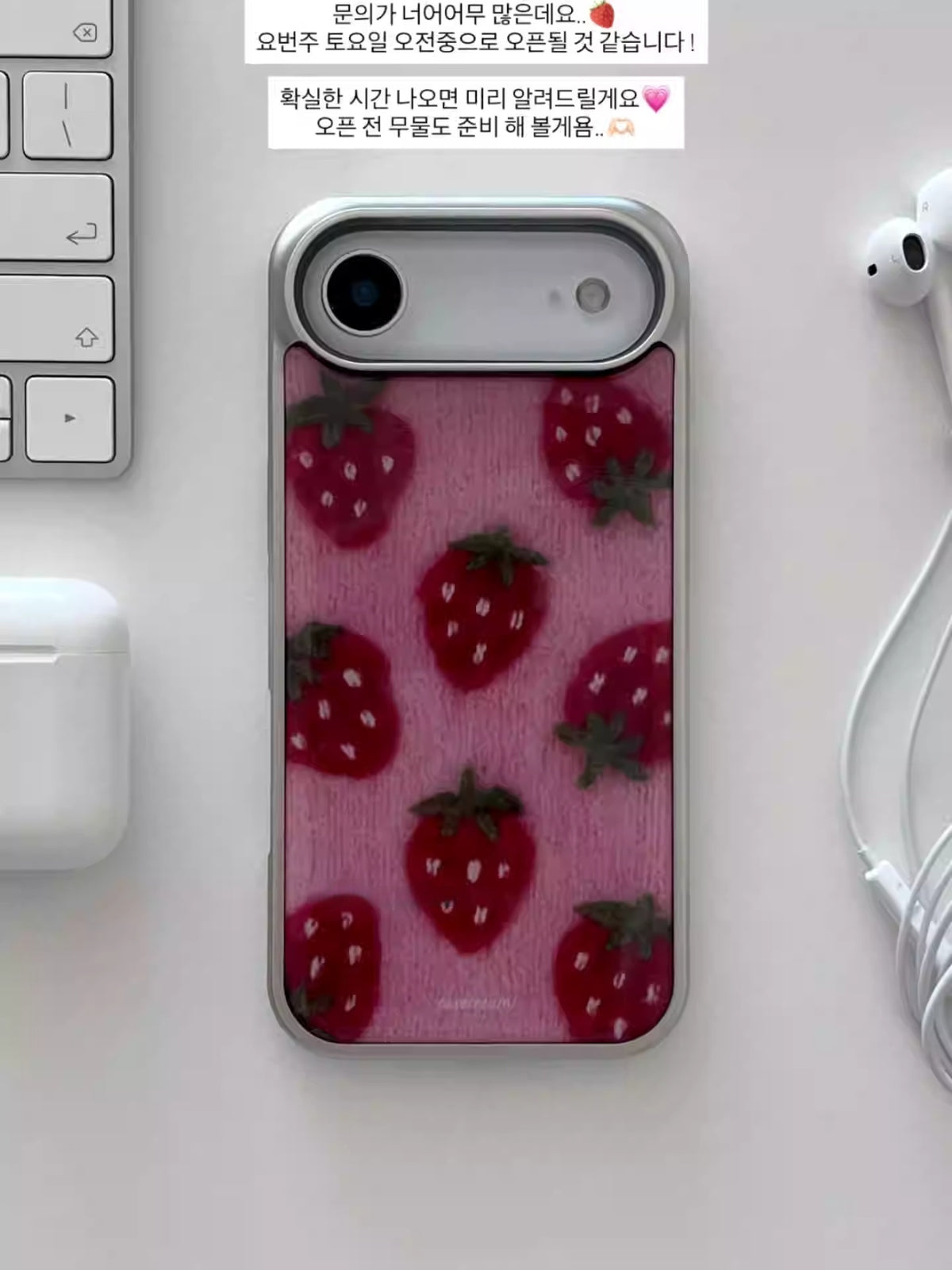 Strawberry Theme 16 Pro Max Protective Case