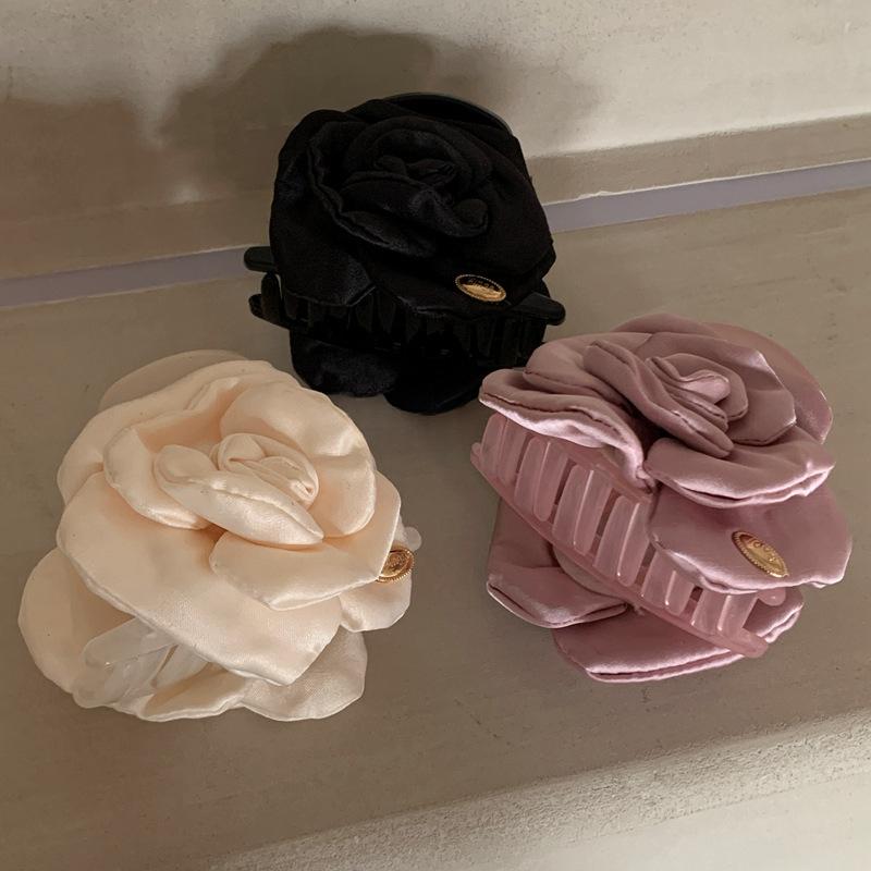 Chic Satin fleurs cheveux clip demi-haut coiffeur