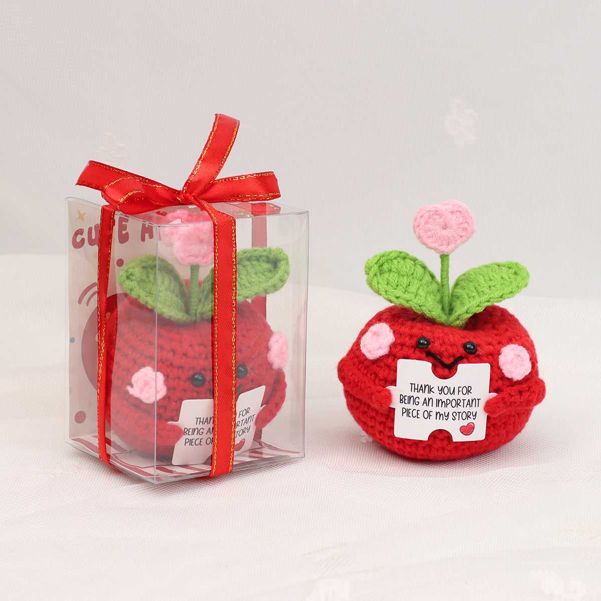Crochet fait à la main Lovely Rouge Ornement de poupée de pomme pérenne fil doux Crochet artisanat avec G