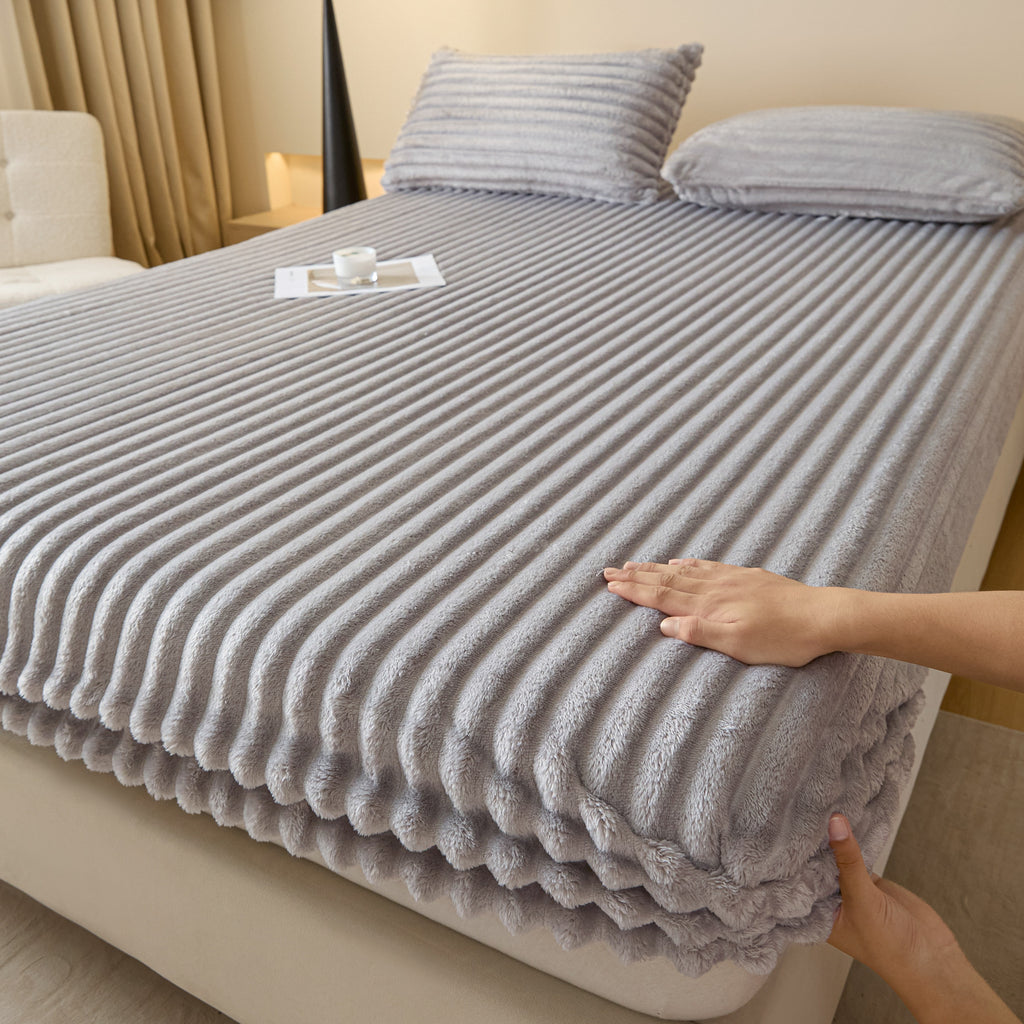 Fleece-lined bed sheet
