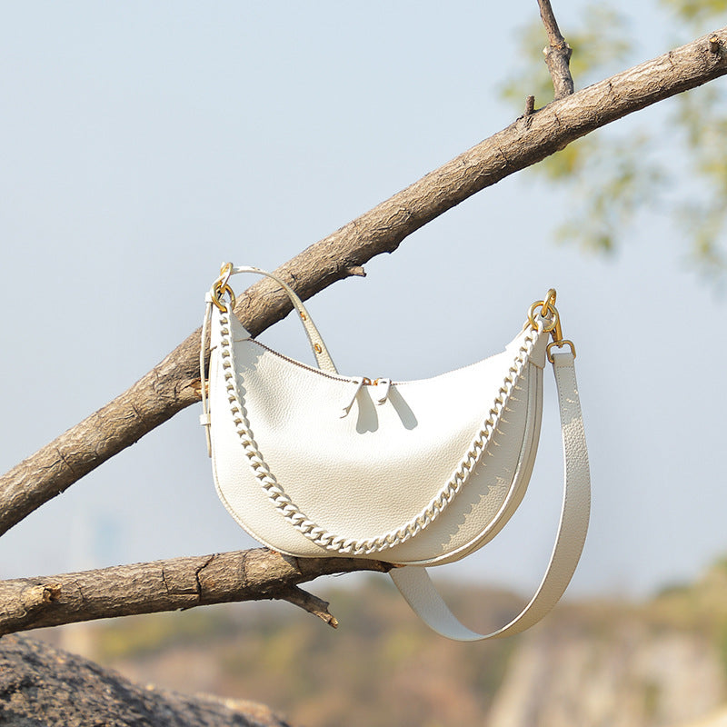 Sac d'épaule à la mode avec une chaîne de luxe adaptée à l'usure du corps