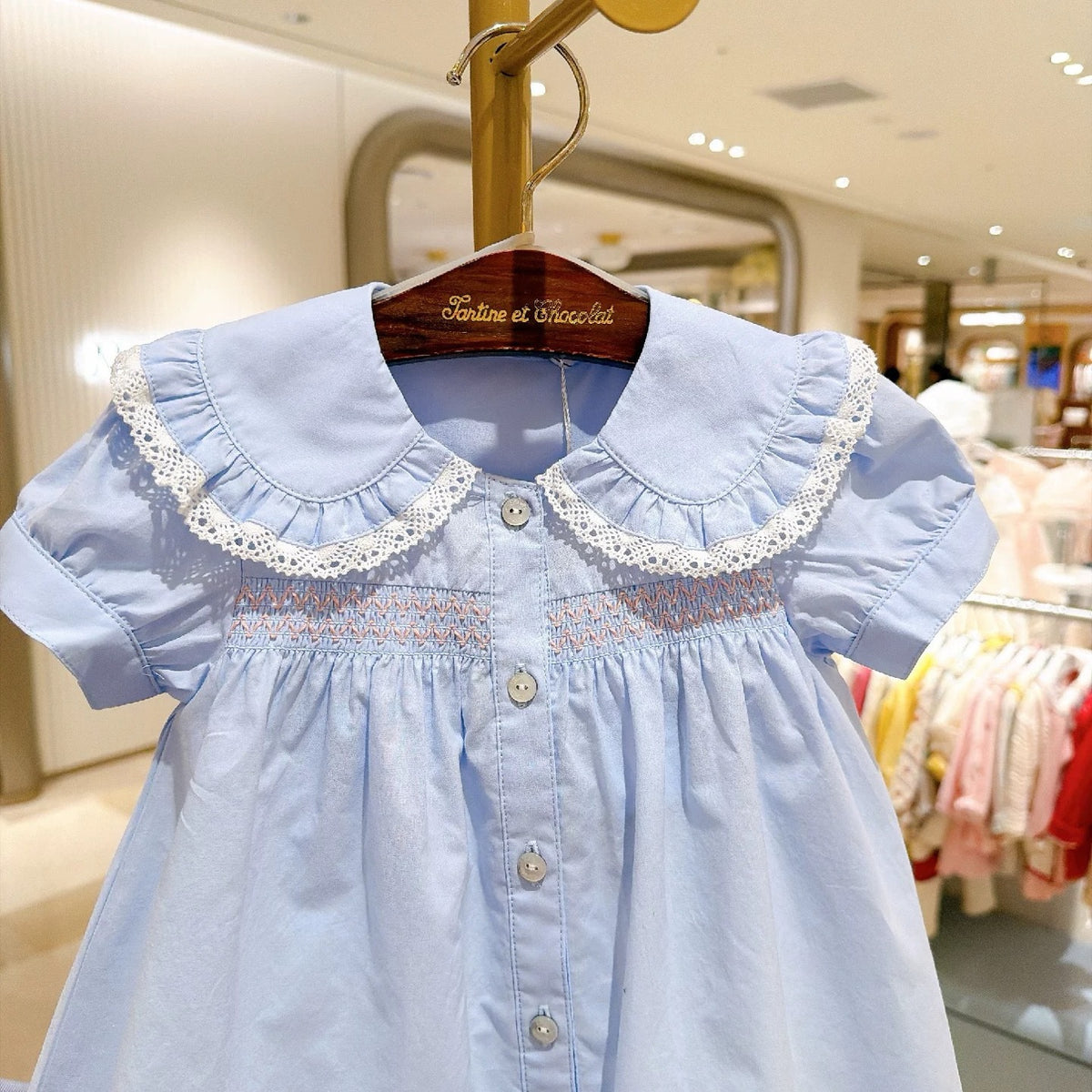 Robe de chemise de coton mignon avec un collier de poupée pour les filles