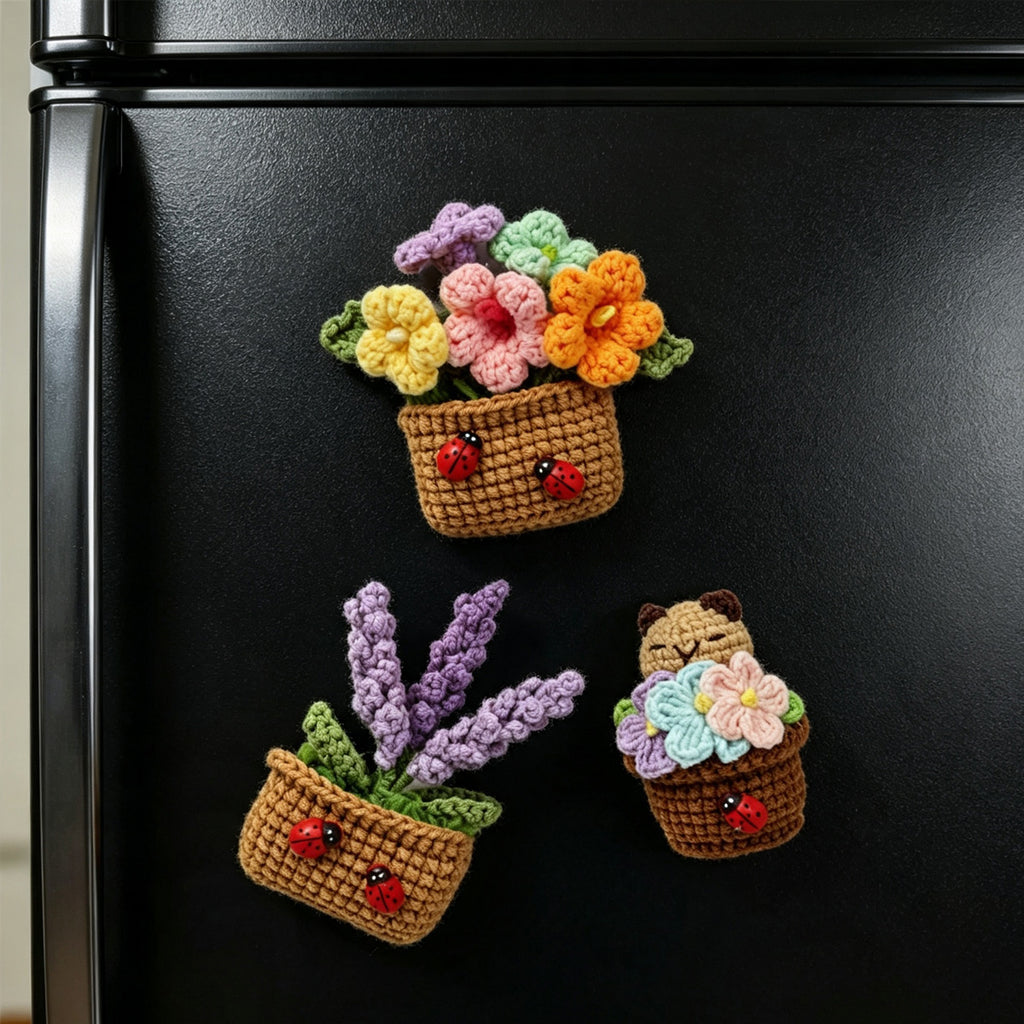 Crochet à la main usine en pot d'aimant de réfrigérateur trois pièces ensemble avec Ladybug accessoires mignon