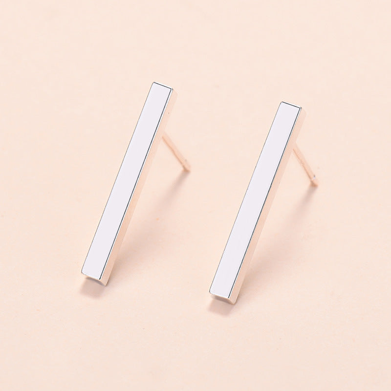 Boucles d'oreilles à barre unique Minimalist personnalisées Chic et Mini pour les femmes