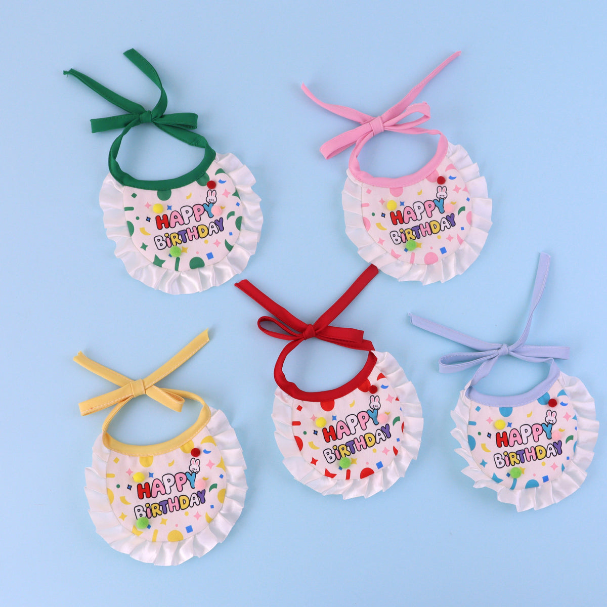 Chat et chien Chapeau d'anniversaire joyeux et ensemble de bib écharpe de cou