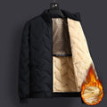 Manteau de coton rembourré de longueur moyenne avec un collier pour la chaleur