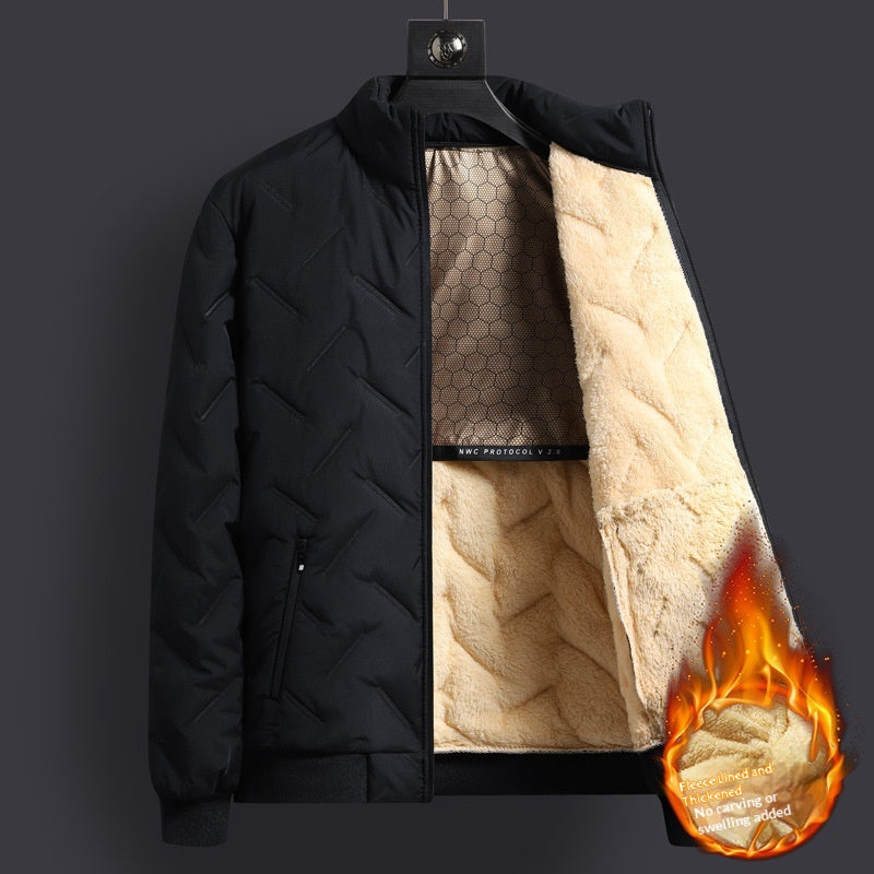 Manteau de coton rembourré de longueur moyenne avec un collier pour la chaleur