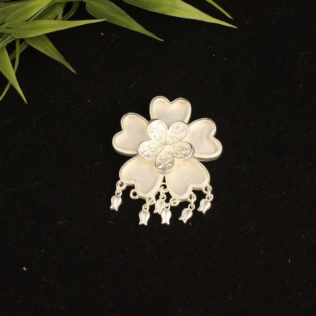 Pendentif papillon incrusté avec une cloche