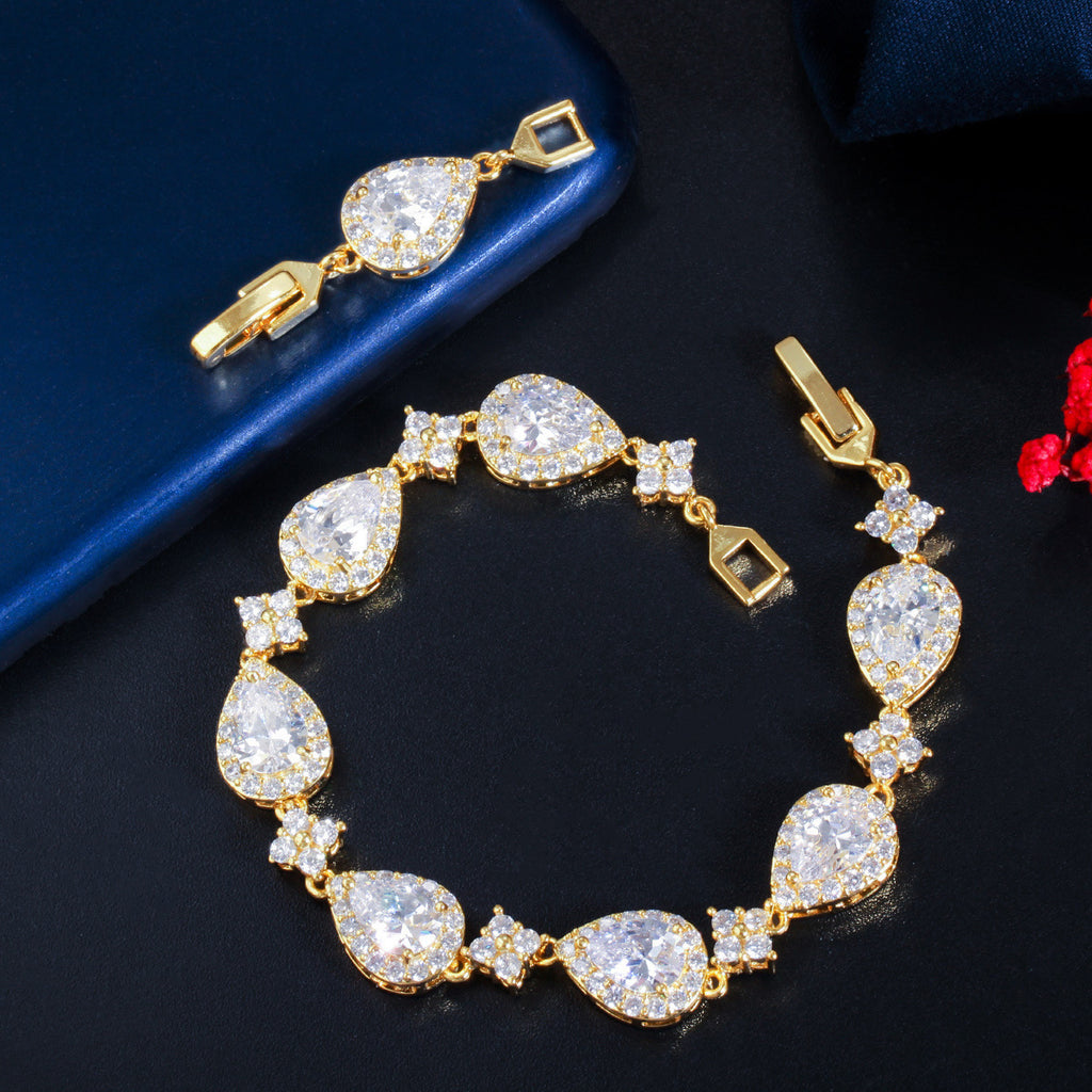 Luxury Teardrop Cubic Zirconia Bracelet Élégant en laiton Déclaration Bijoux Femmes Cock de mariage