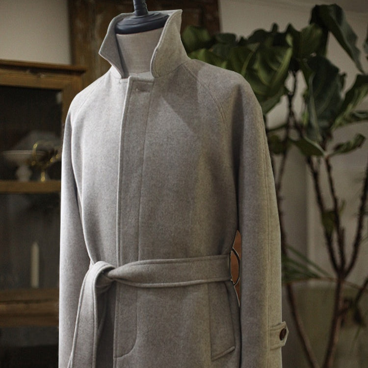 Manteau de laine de longueur moyenne pour hommes avec boutons de corne Et un collier de lapel