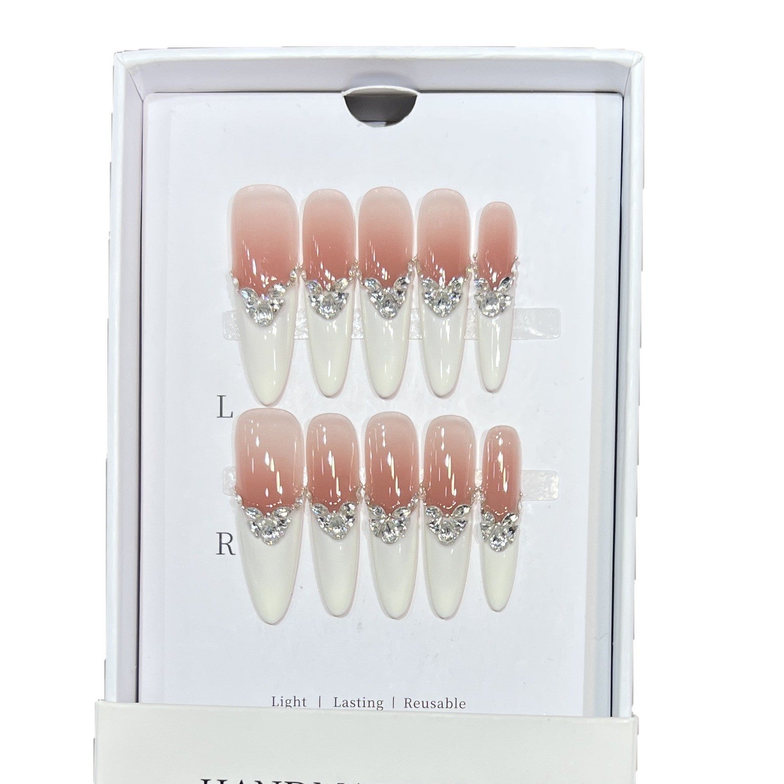 Les femmes de style français Les ongles à la main