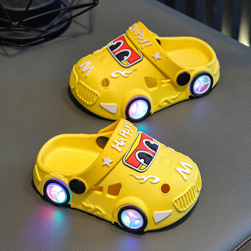Pantoufles non glissantes à semelle souple en forme de voiture pour enfants