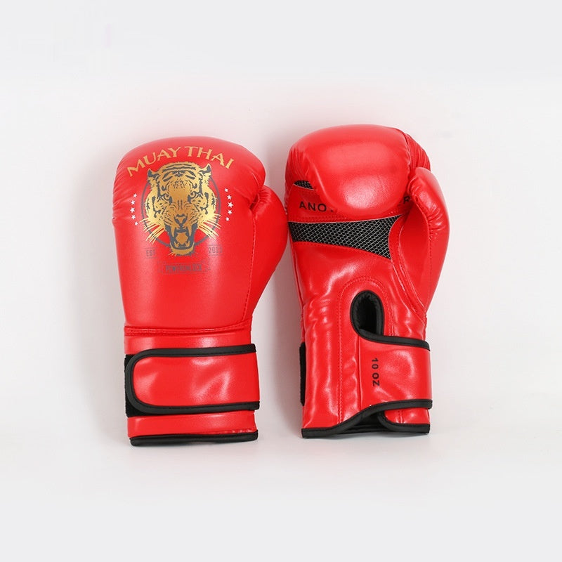 Boys Muay Thai boxe training avec un sac de frappe et des gants