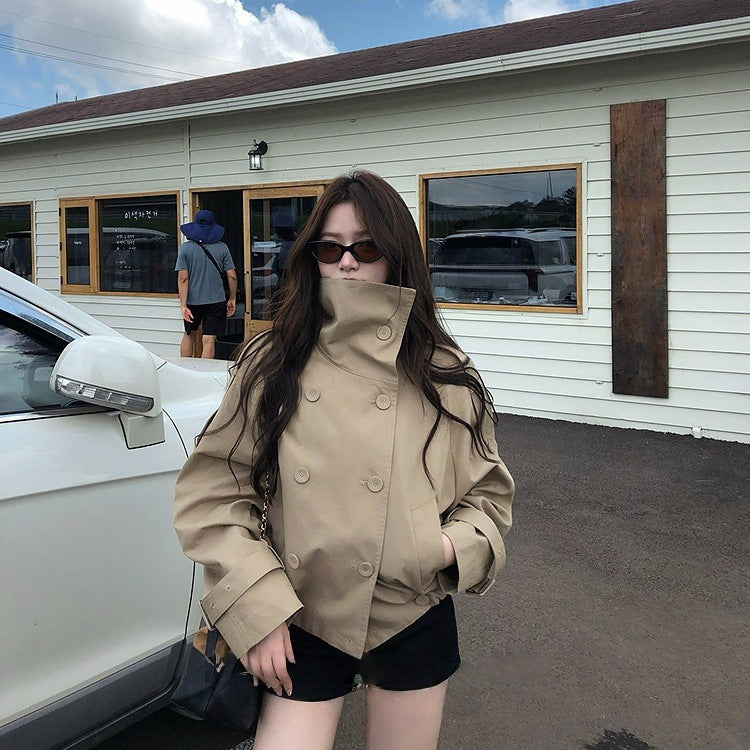 Manteau à manches courtes de style britannique avec un collier pour femmes
