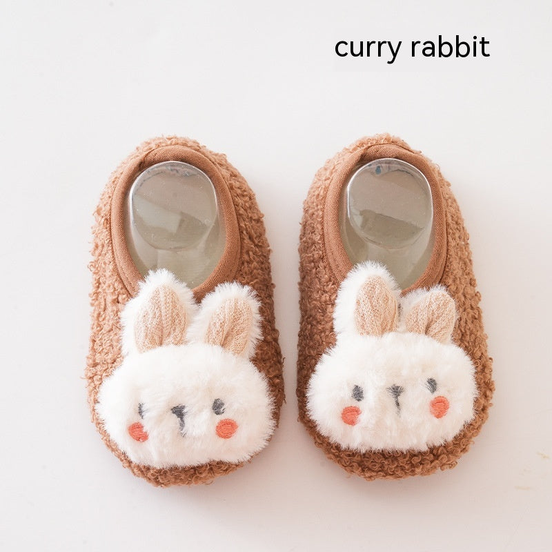 Le lapin mignon automne et les chaussettes de chambre d'hiver