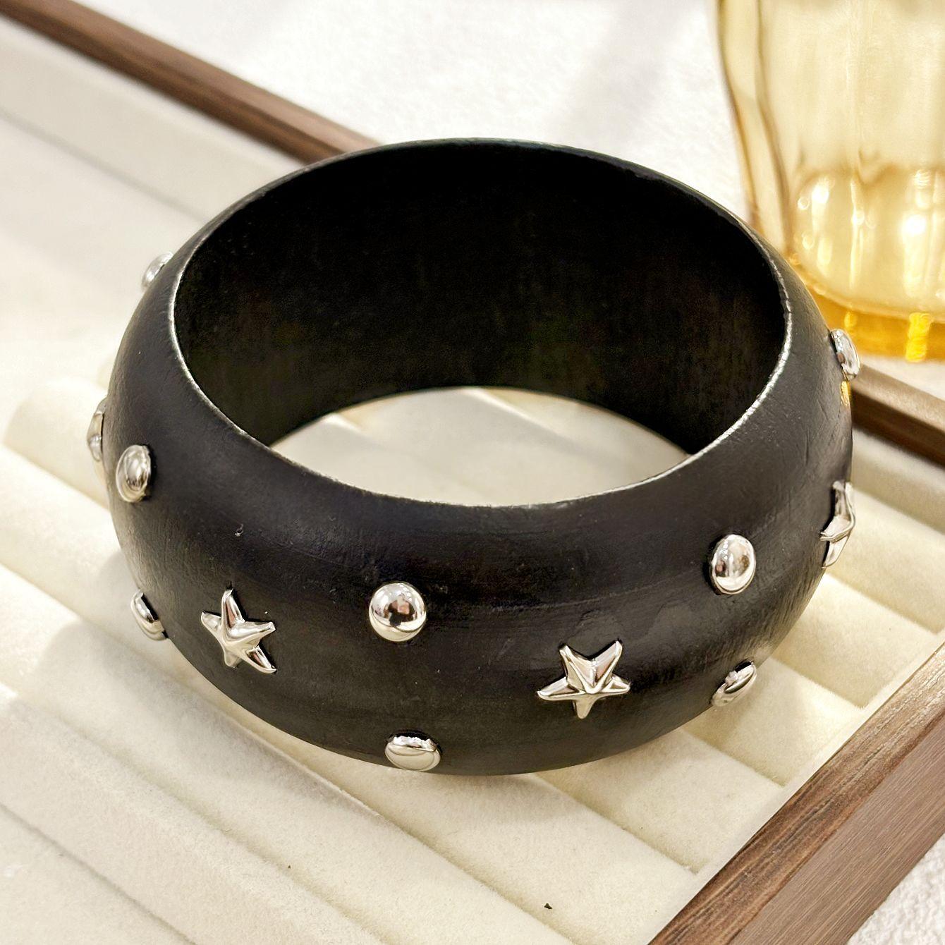 Versatile tendance et bracelet gras pour les femmes