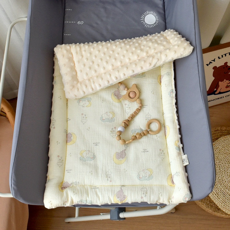 Pad de coton pour les tables de changement de bébé adapté pour toutes les quatre saisons