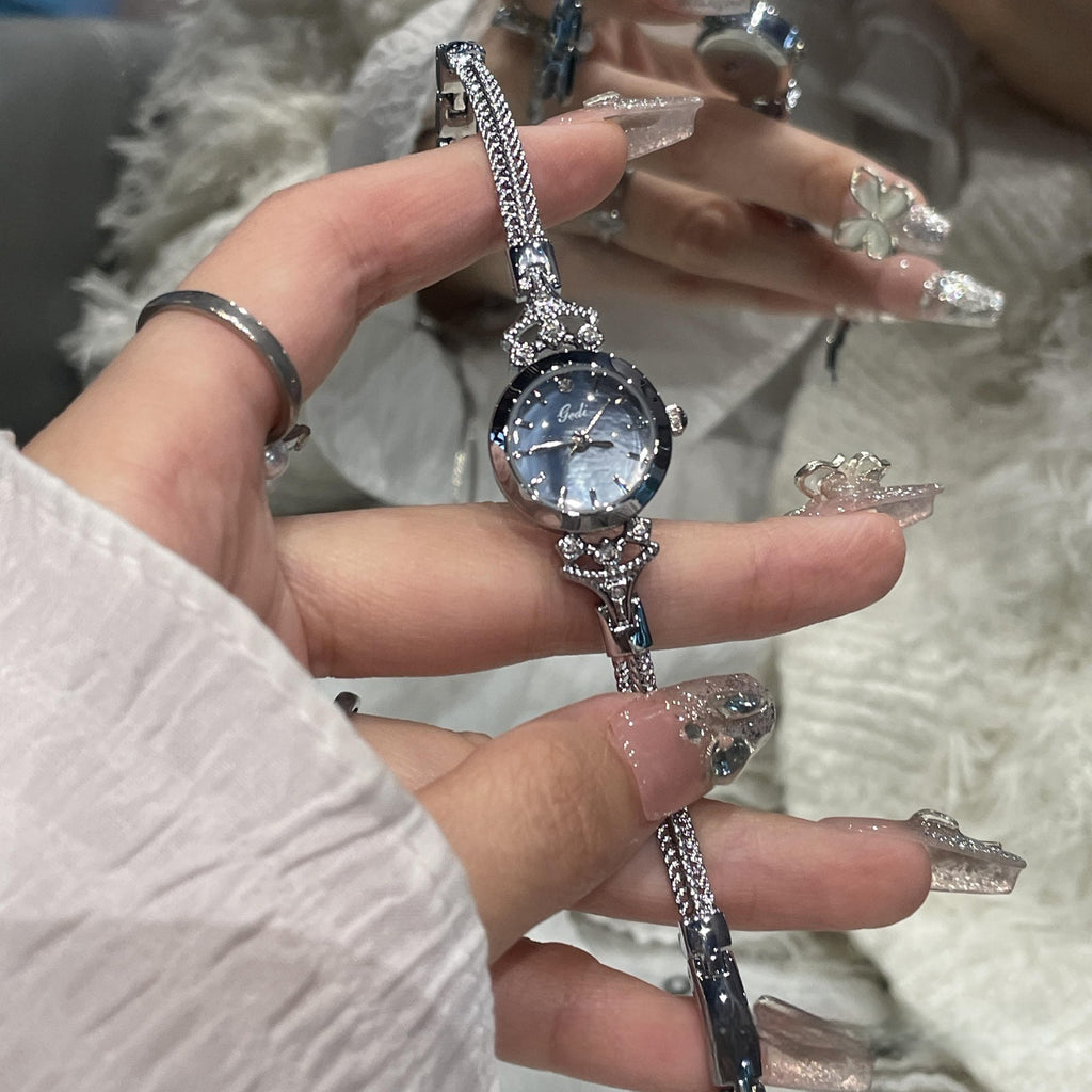 Montre en alliage élégant et minimaliste pour femmes