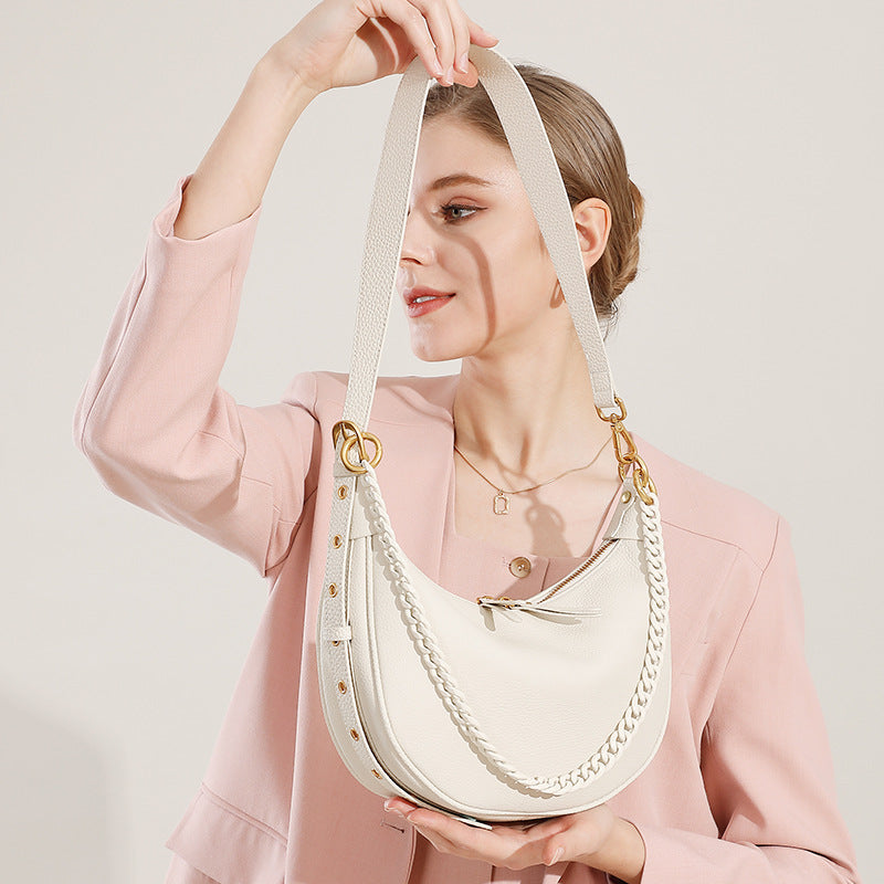 Sac d'épaule à la mode avec une chaîne de luxe adaptée à l'usure du corps