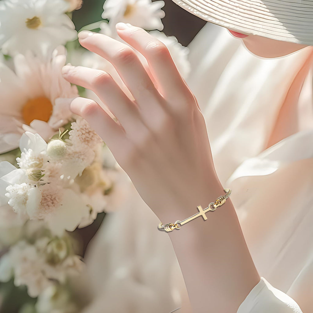 Bracelet de croix miniature en acier inoxydable