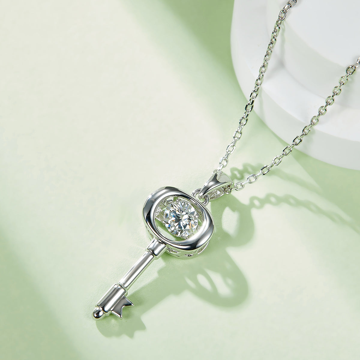 S925 Argent Sterling 0.5ct D Couleur VVS1 Collier de clé de Moissanite 45cm Platine plaqué GRA C