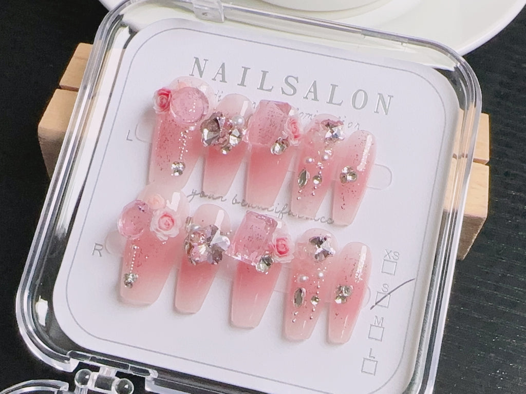 Appuyez sur les ongles T037