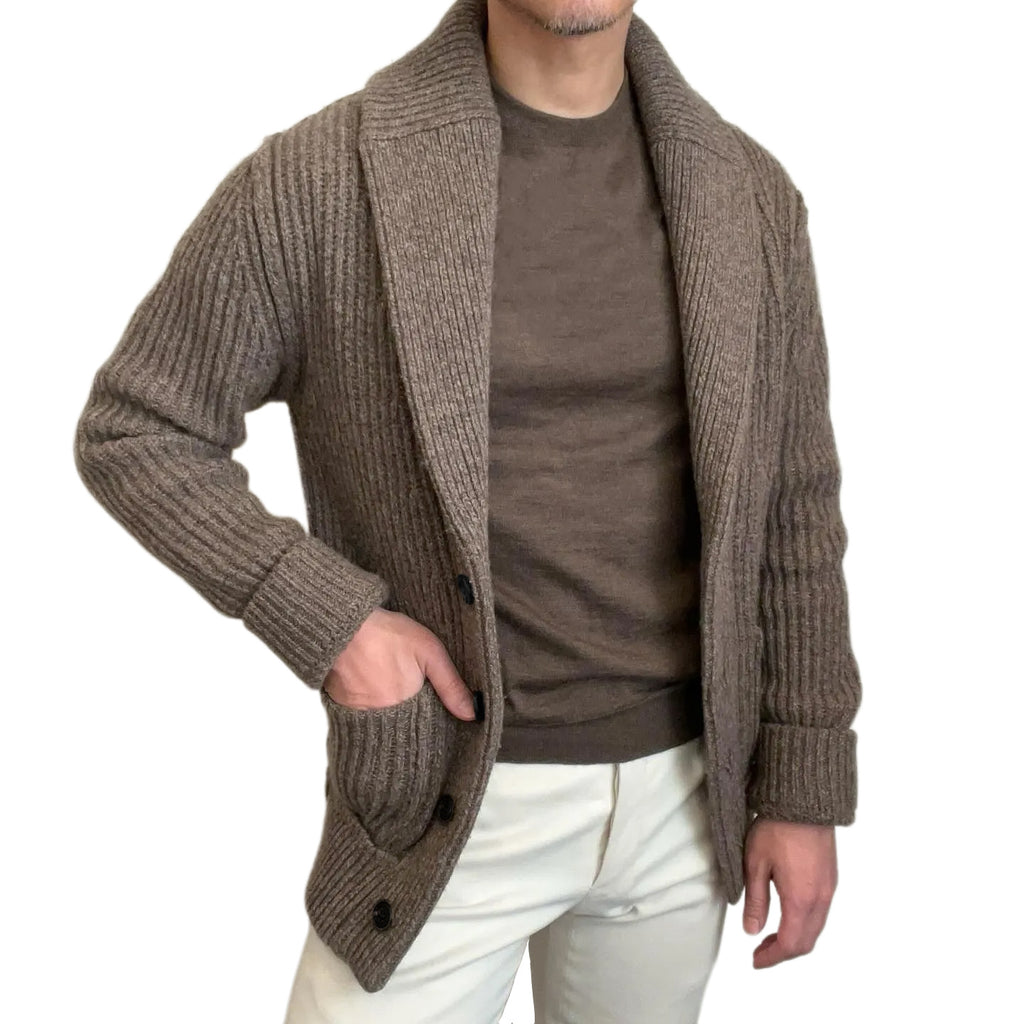 Cardigan tricoté avec un lapel et des manches longues pour les hommes porter