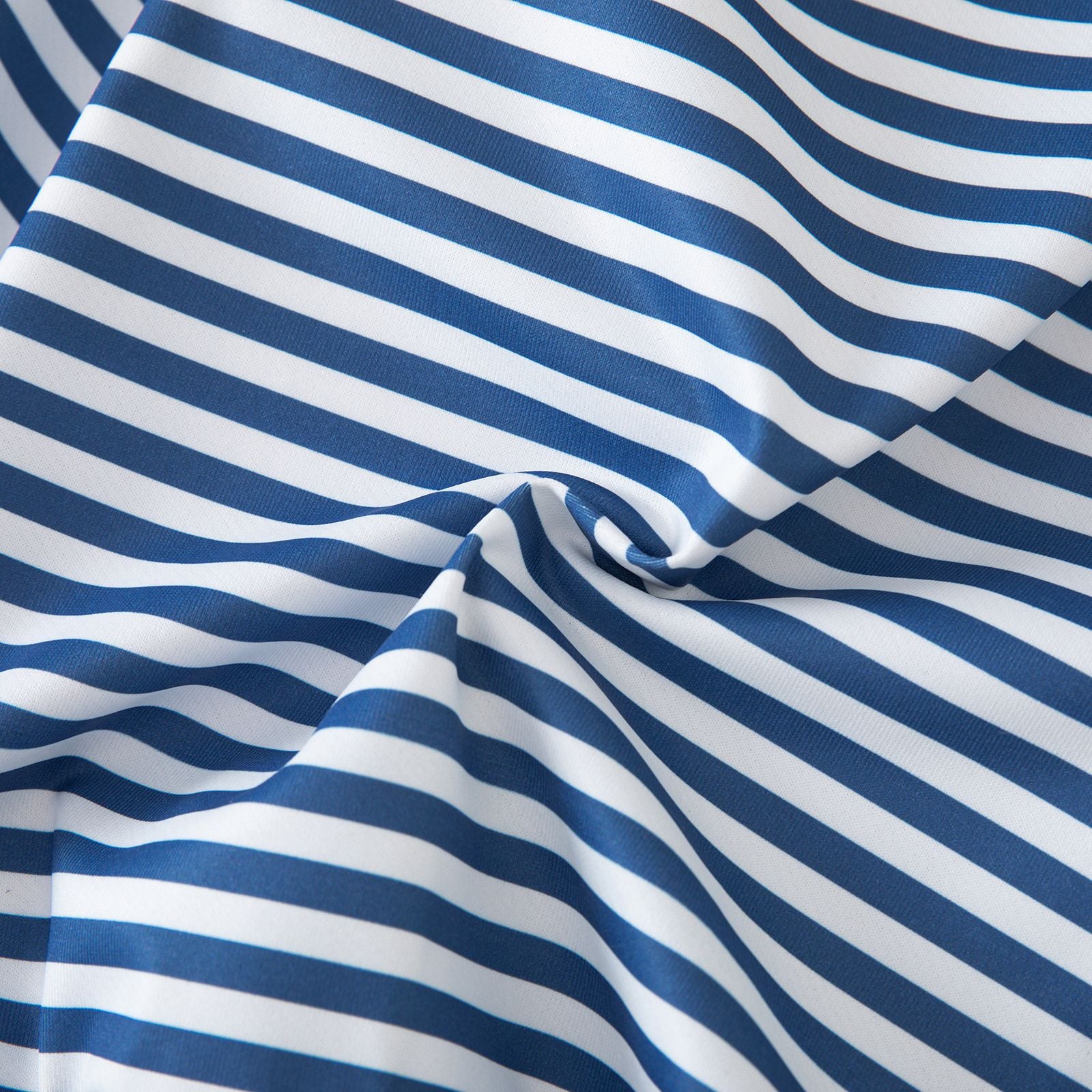 Ensemble en deux pièces pour bébé à col d'équipage rayé et pantalon long