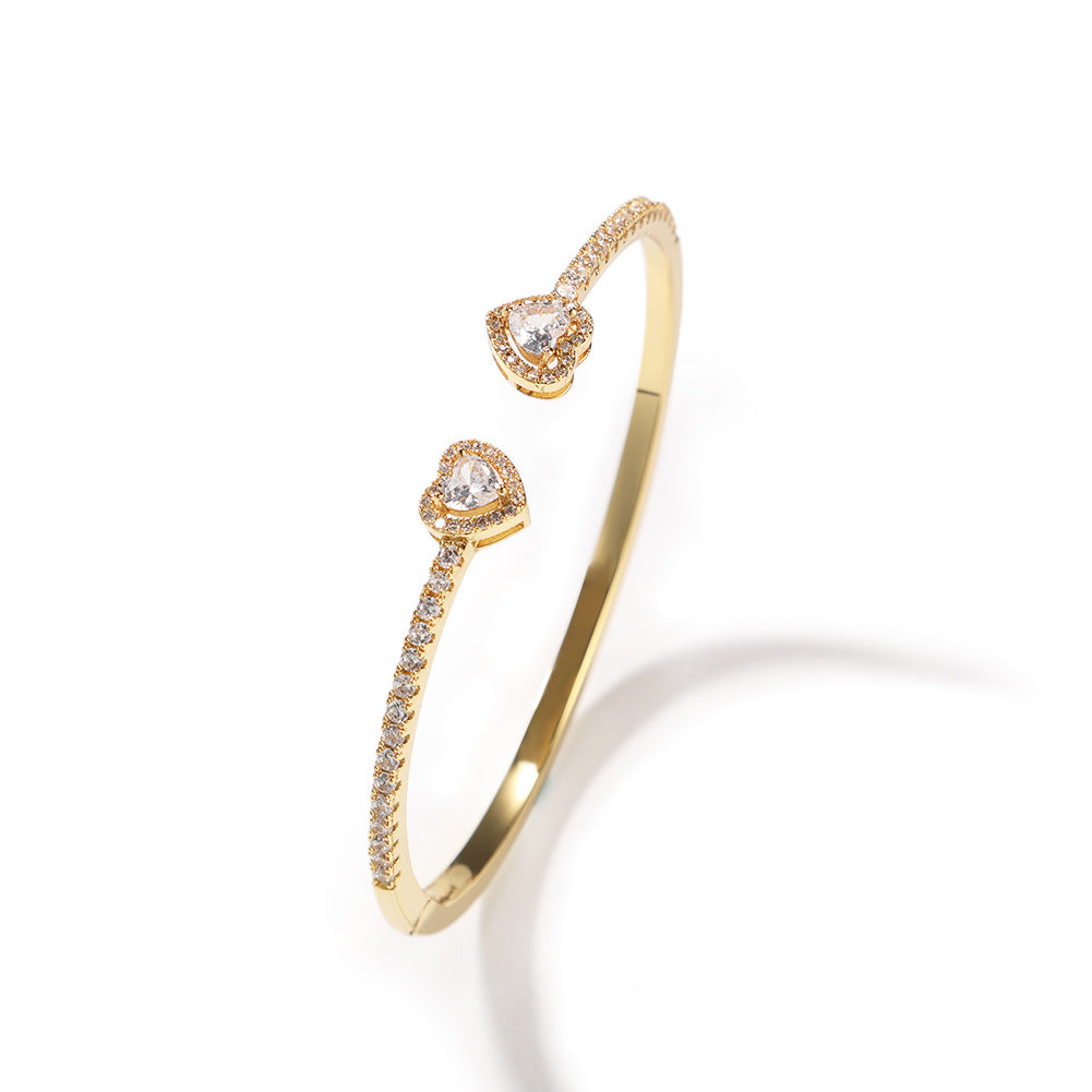 De belles paires de cercles de forme de cœur avec bracelets diamant