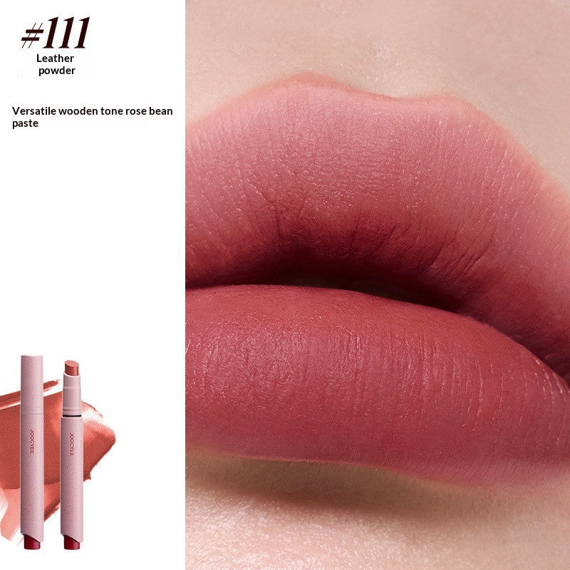 Matte Lip Liner dans un teint de levure pour un doux
