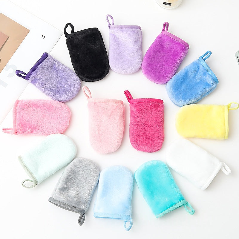 Nettoyer les cots du doigt maquillage faciale enlèvement des gants