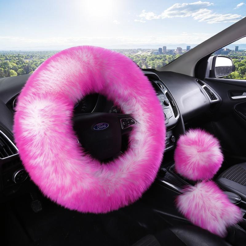 Couverture de volant de voiture en peluche colorée