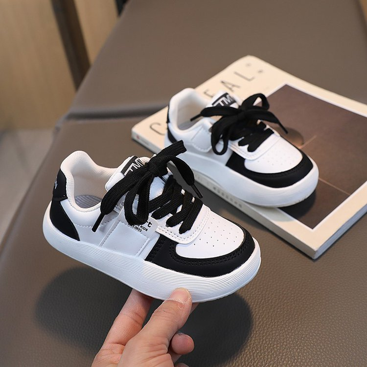 Printemps Coréen Classique Blanc Sneakers Magic Tape Enfants Casual Board Chaussures Respirant Non-sli