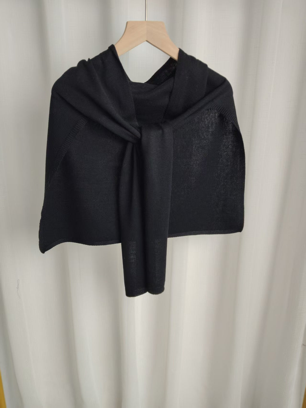 Châle tricoté polyvalent de couleur solide pour la superposition