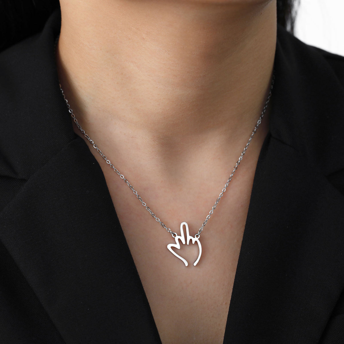 Collier en acier inoxydable pendentif à doigts moyens