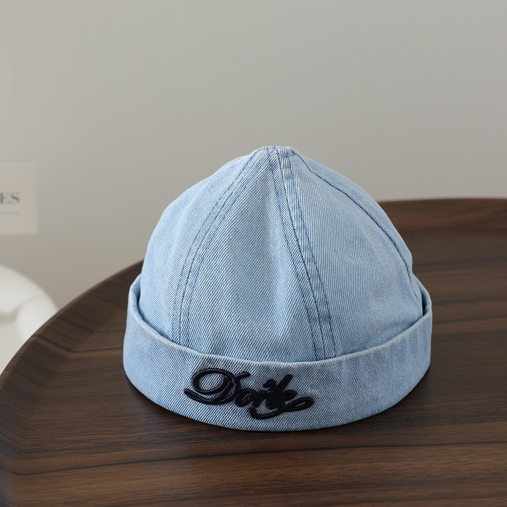 Les lettres de police artistiques monochromes pour enfants Broderie réglable Casual and Bohemian Styl