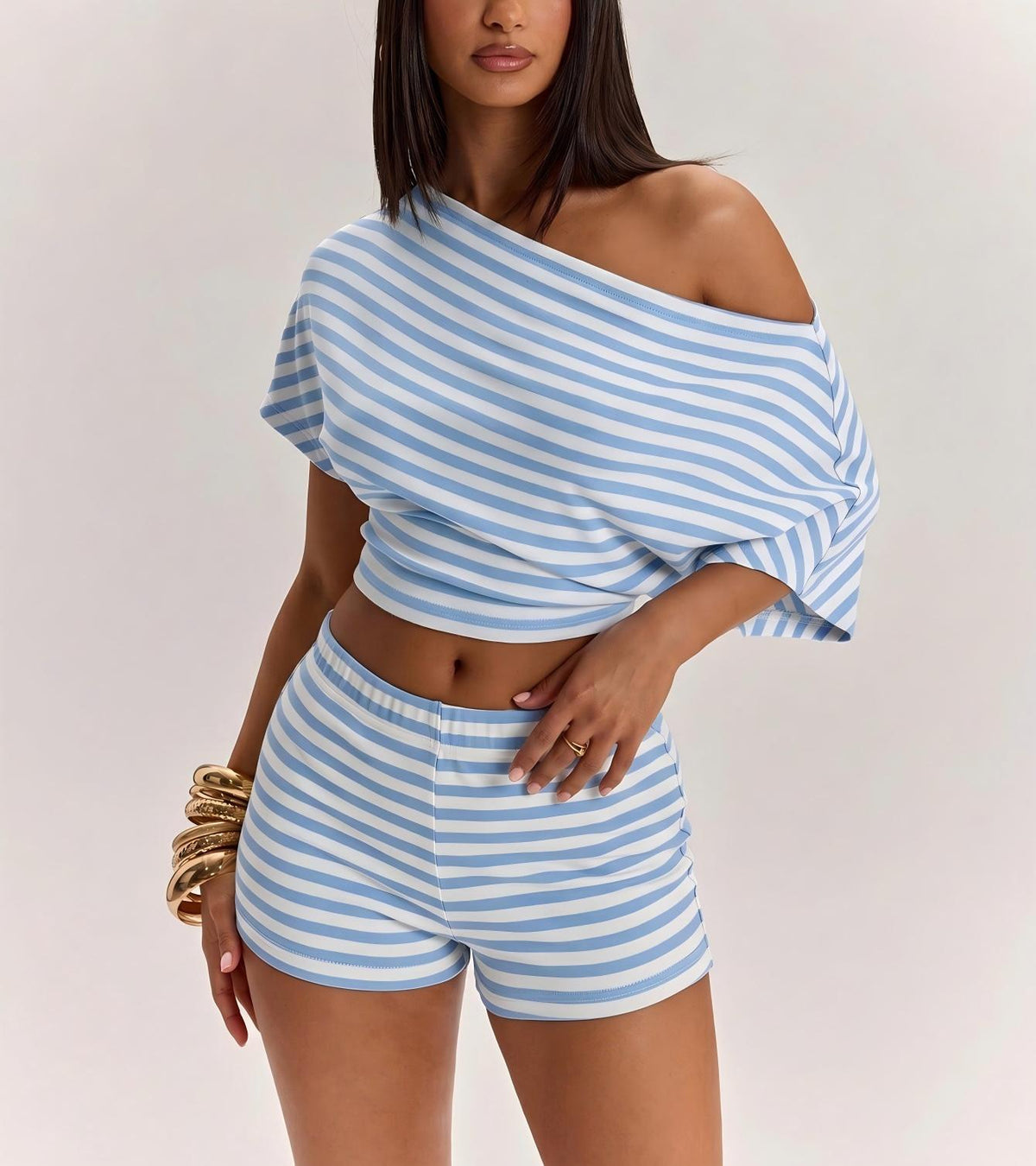 Short-sleeved T-shirt and high-waisted shorts