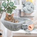 Le lit de chat de bureau peut servir de substitut pour un bureau de chat
