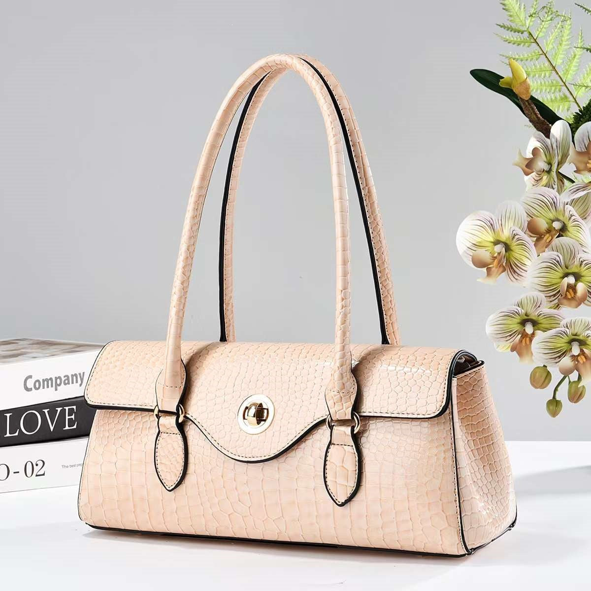 Sac à sous-bras tendance et élégant à la forme de crocodile avec une grande appea esthétique