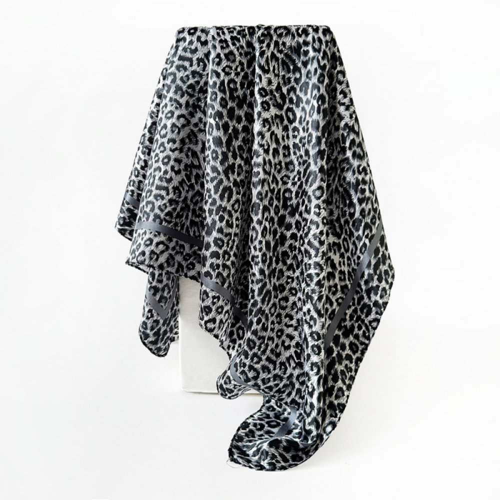 Écharpe de soie classique léopard - élégant et mode