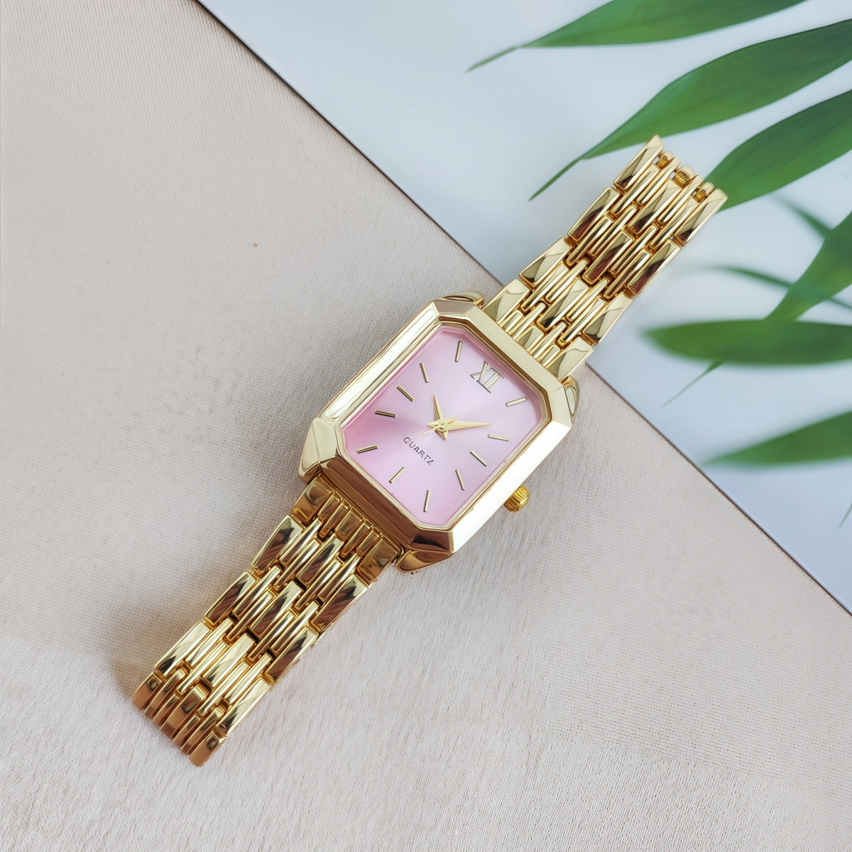 Bracelet en acier léger de luxe montre pour femmes