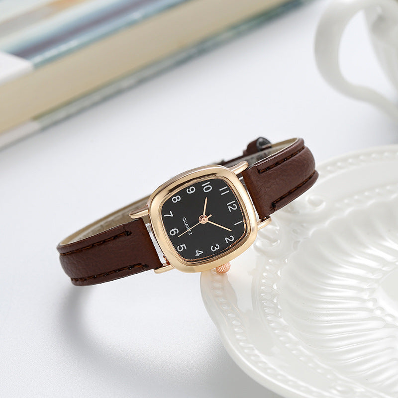 Montre Quartz délicate femme avec un petit cadran