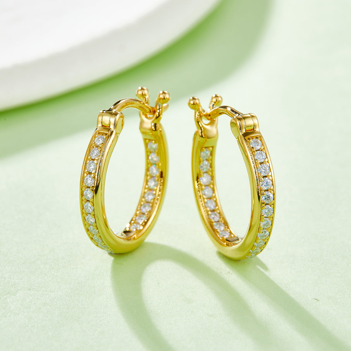 S925 Argent Sterling 38pcs Moissanite Huggie Boucles d'oreilles Hoop pour femmes 16,5mm Plaque platine