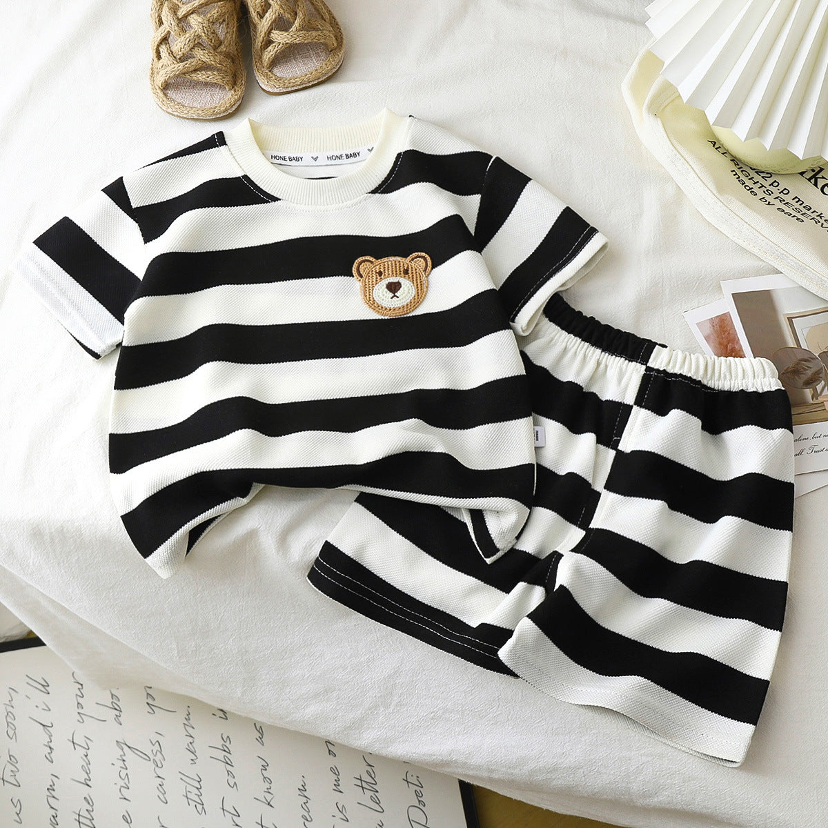 T-shirt de garçon à manches courtes noir et blanc