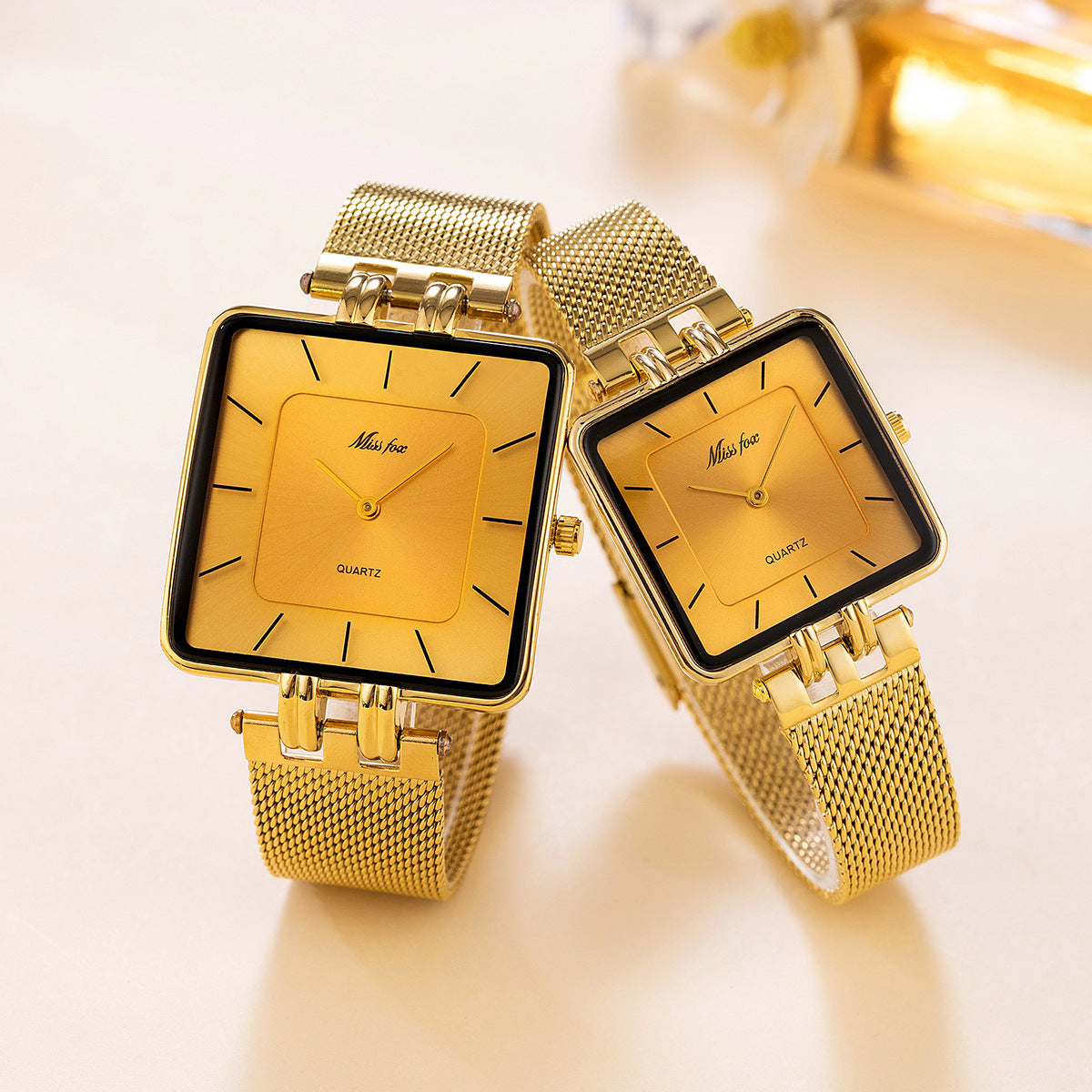 Classic Minimalist Square en acier inoxydable Mesh Band Montre Quartz