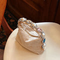 Perle opulente à pois et sac d'oreiller carré en strass style Chanel