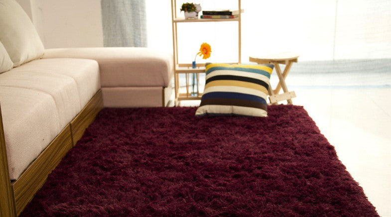 Salle de séjour table basse chambre lit côté lit non-dérapant peluche tapis